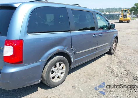 2012 Chrysler Town & Country Touring z USA, uszkodzony, nr VIN 2C4RC1BG8CR162855